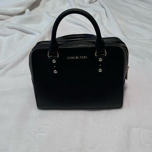 MICHAEL Michael Kors Elegant Black Crossbody Bag